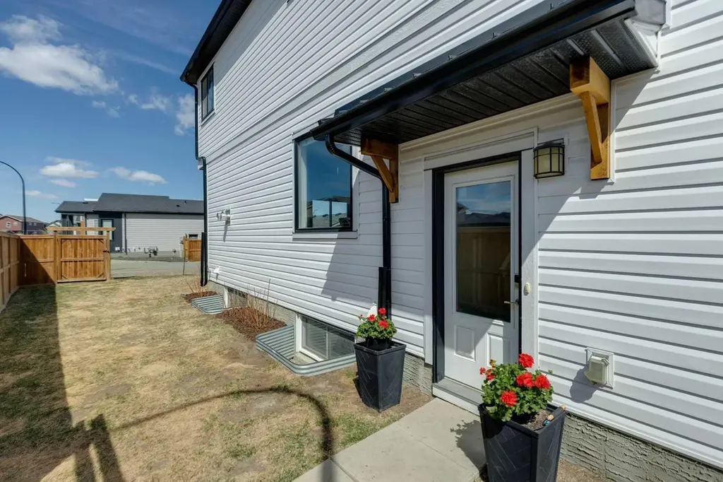 288 Lucas Avenue Calgary AB T3P 1N3