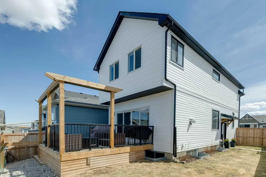 288 Lucas Avenue Calgary AB T3P 1N3