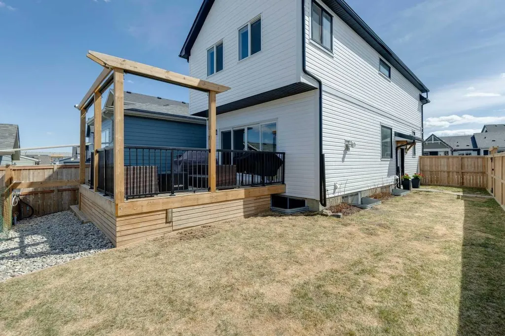 288 Lucas Avenue Calgary AB T3P 1N3