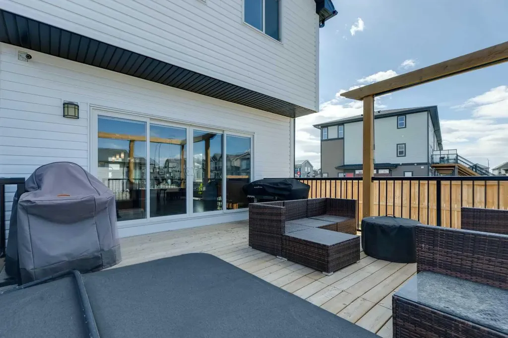 288 Lucas Avenue Calgary AB T3P 1N3
