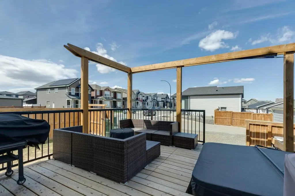 288 Lucas Avenue Calgary AB T3P 1N3