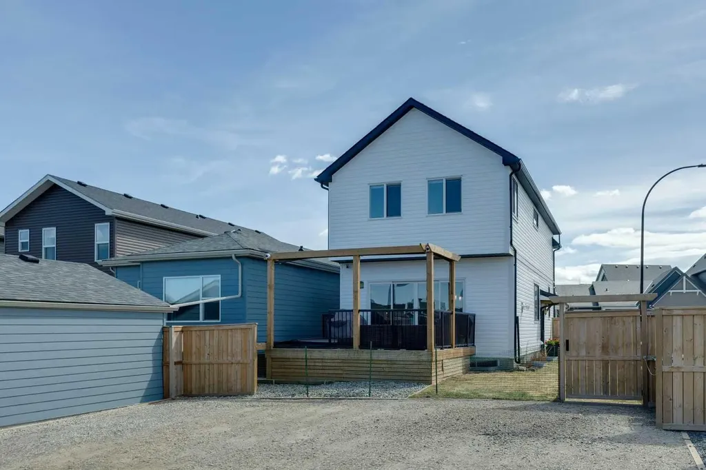 288 Lucas Avenue Calgary AB T3P 1N3