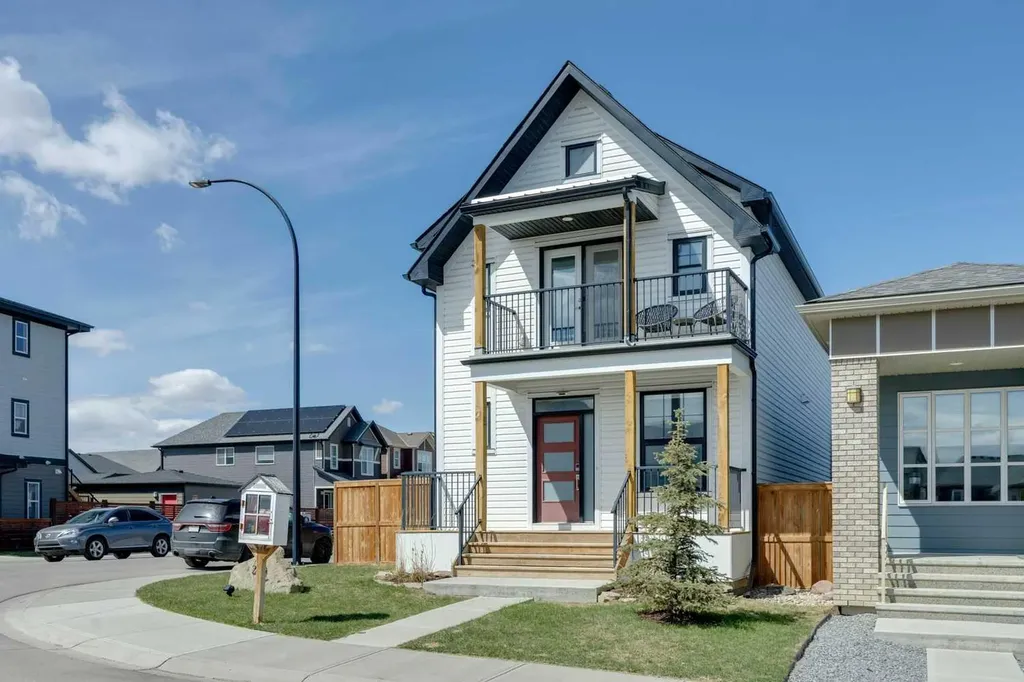 288 Lucas Avenue Calgary AB T3P 1N3