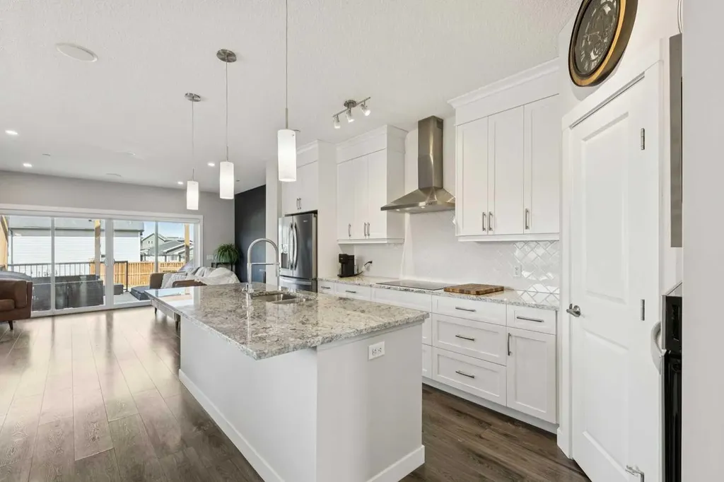 288 Lucas Avenue Calgary AB T3P 1N3