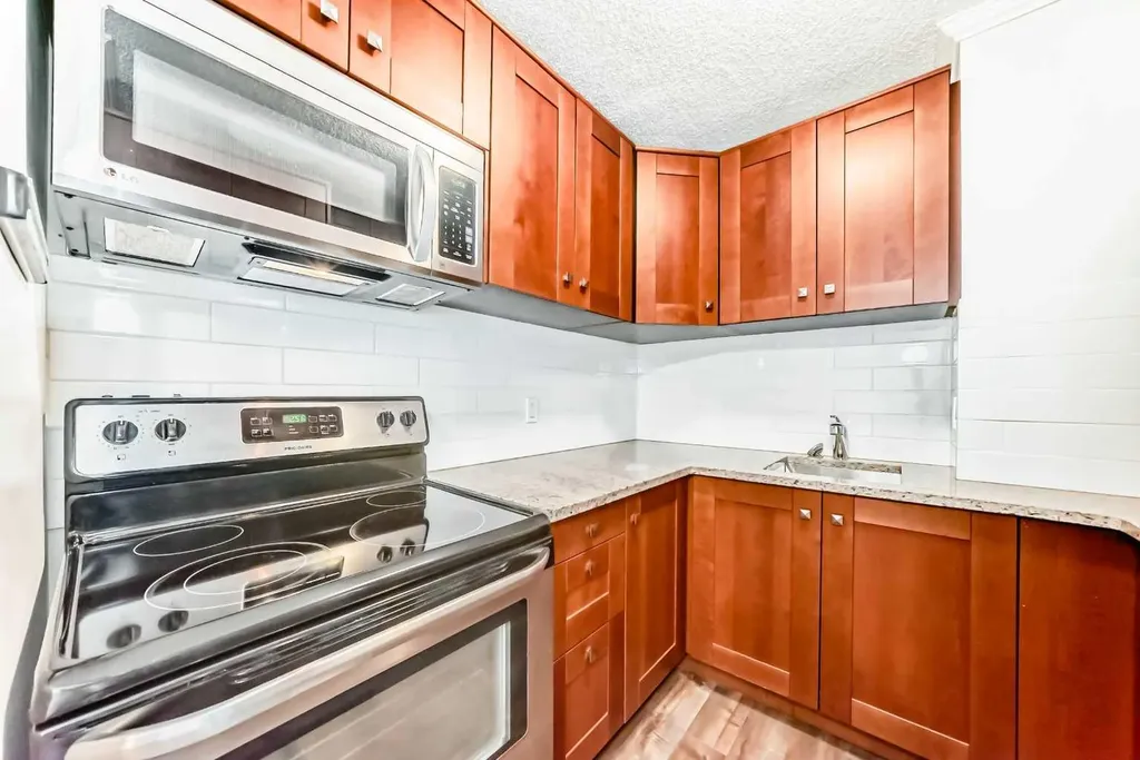 1720 13 Street SW Calgary AB T2T 3P4