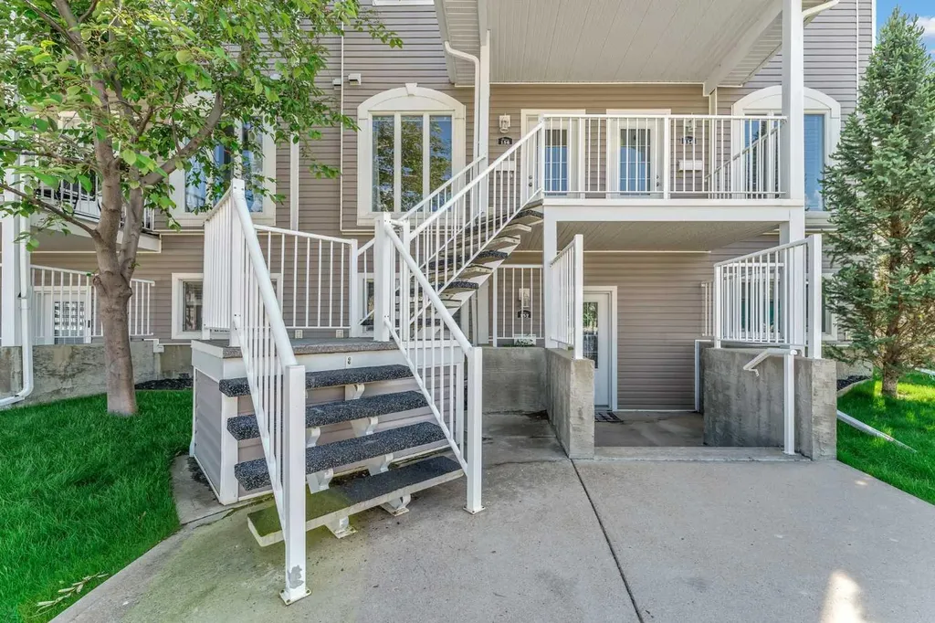 156 Somerset Lane SE Medicine Hat AB T1B0E6