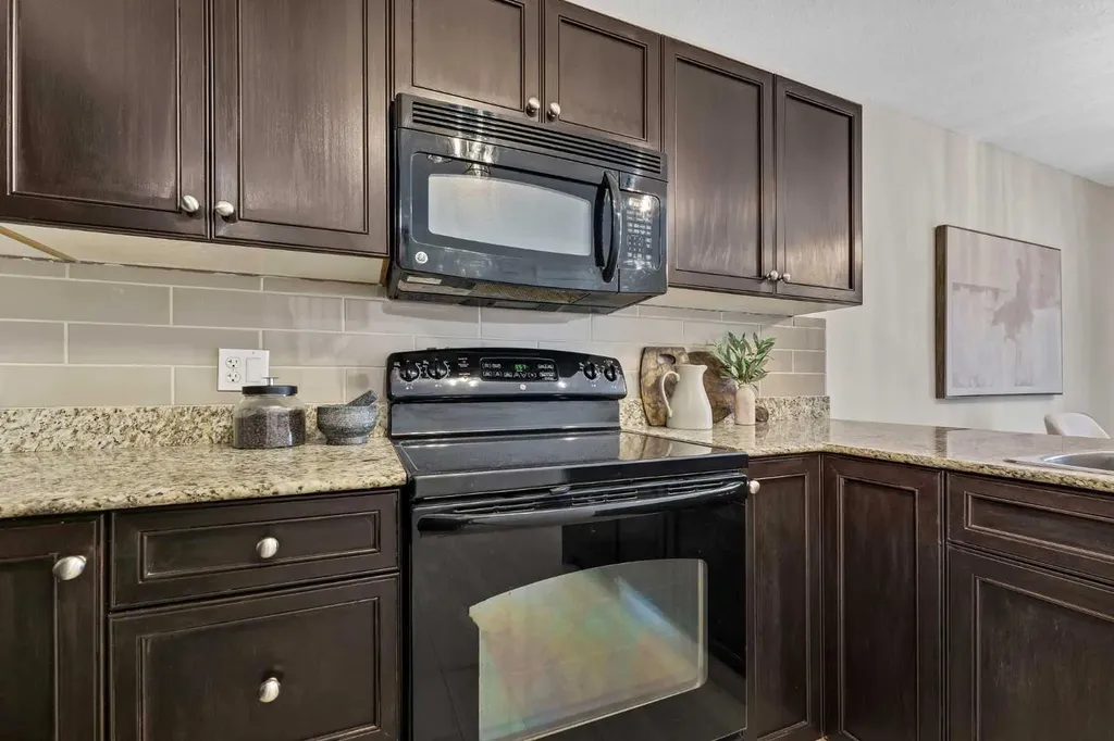 156 Somerset Lane SE Medicine Hat AB T1B0E6