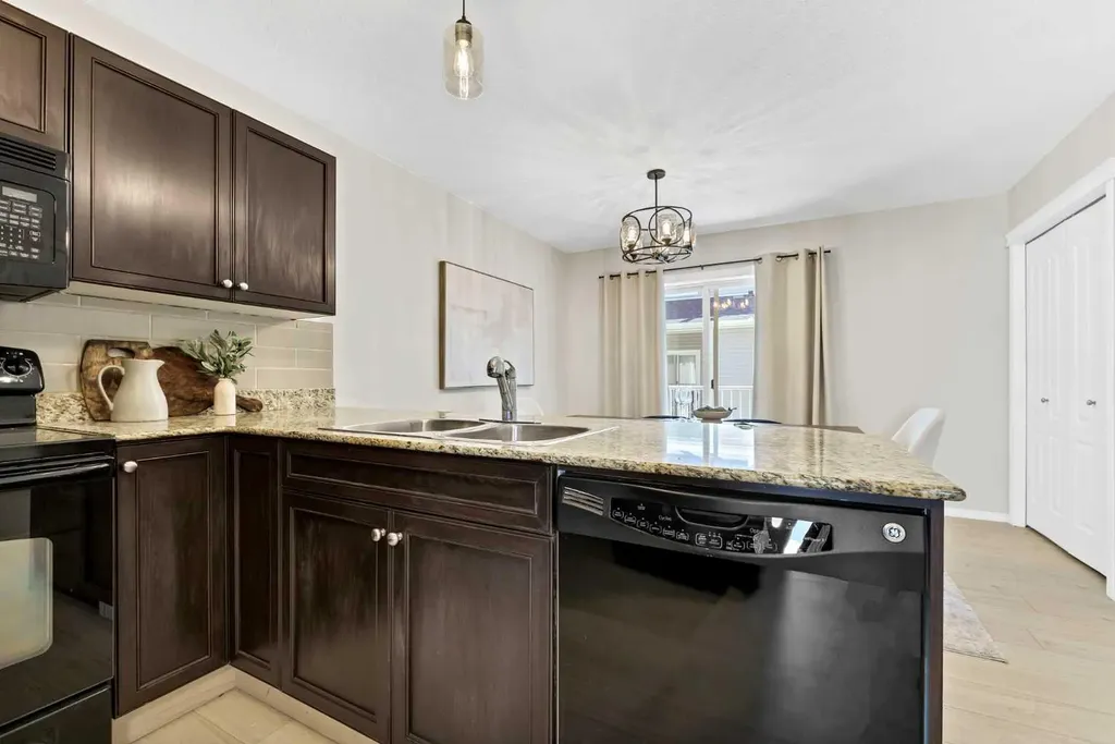 156 Somerset Lane SE Medicine Hat AB T1B0E6