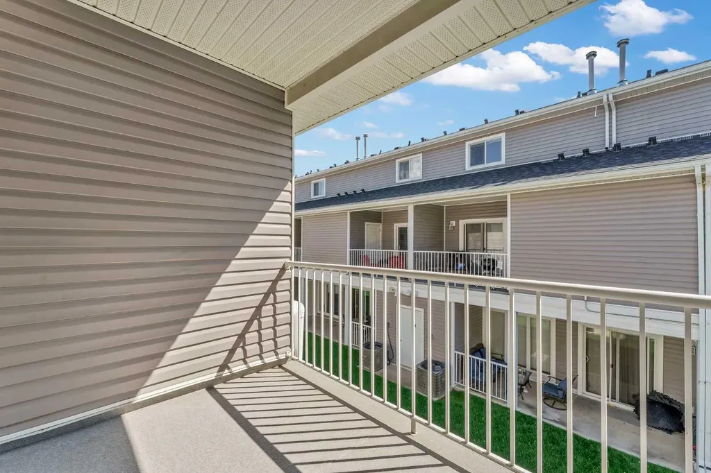 156 Somerset Lane SE Medicine Hat AB T1B0E6