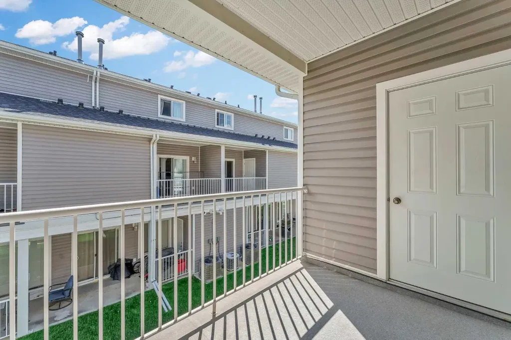 156 Somerset Lane SE Medicine Hat AB T1B0E6