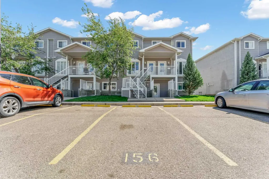 156 Somerset Lane SE Medicine Hat AB T1B0E6