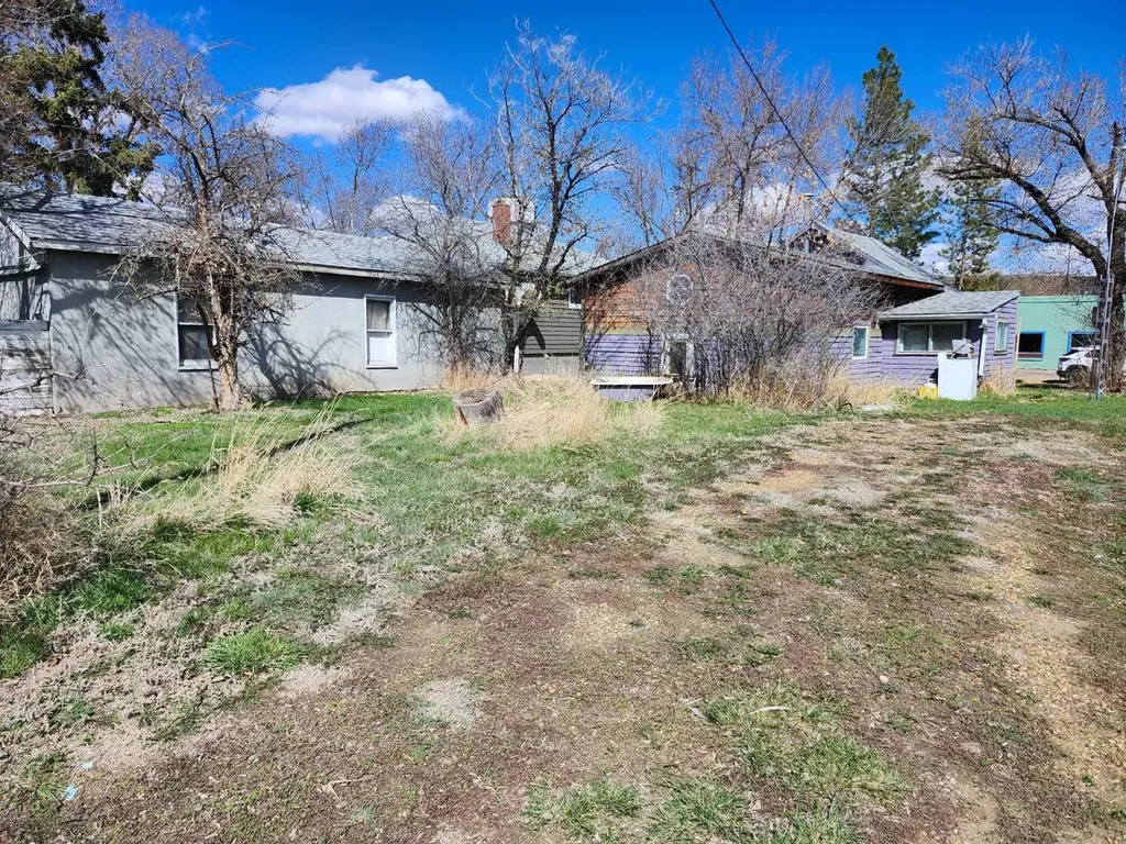 355 4 Street W Drumheller AB T0J 0Y3