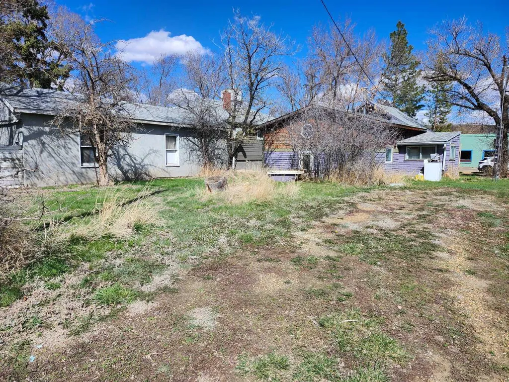 355 4 Street W Drumheller AB T0J 0Y3