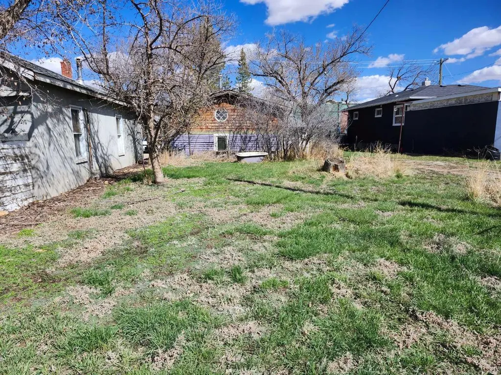 355 4 Street W Drumheller AB T0J 0Y3