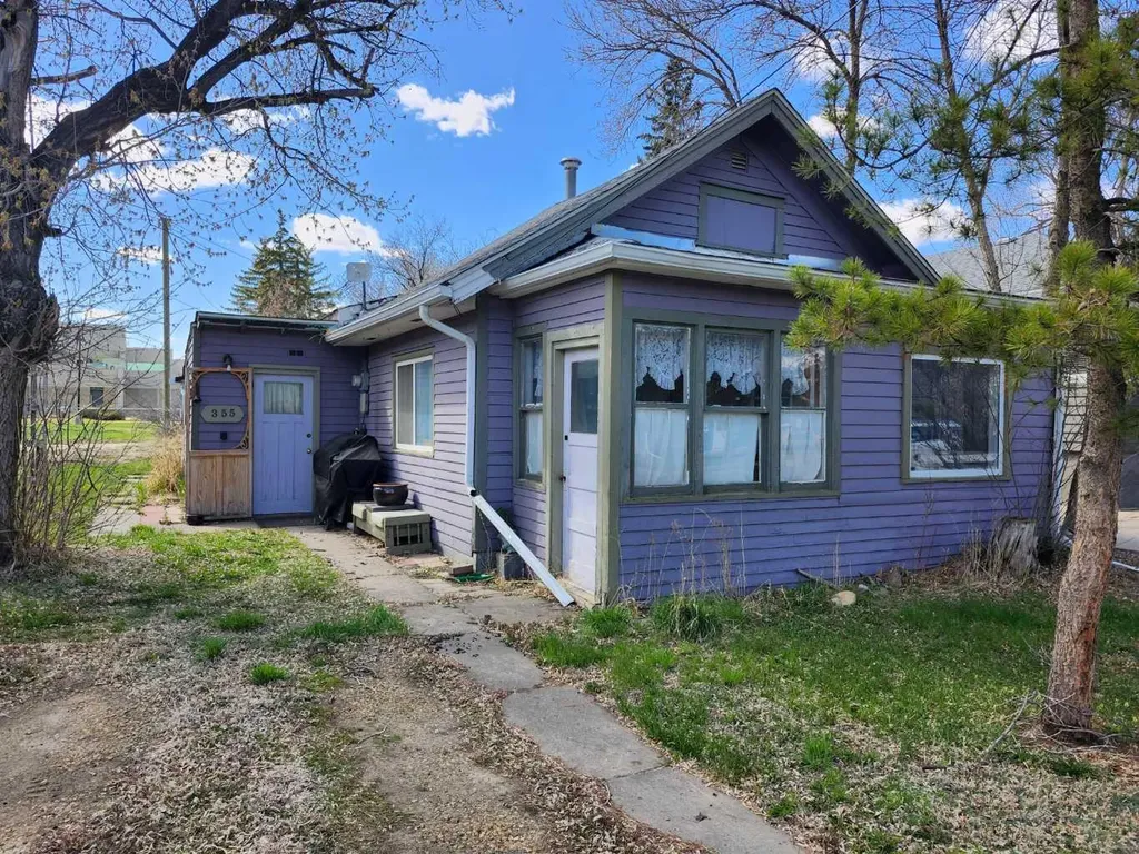 355 4 Street W Drumheller AB T0J 0Y3