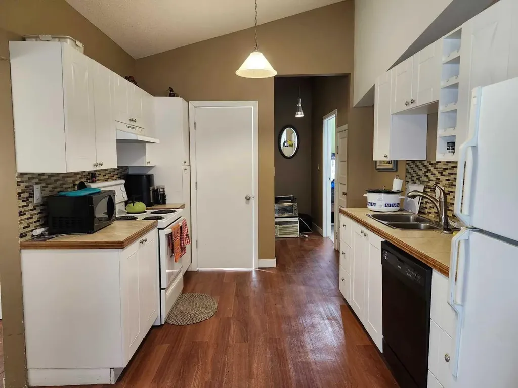 355 4 Street W Drumheller AB T0J 0Y3