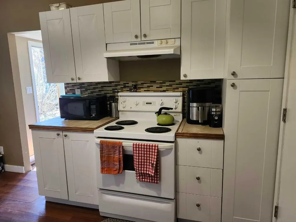 355 4 Street W Drumheller AB T0J 0Y3