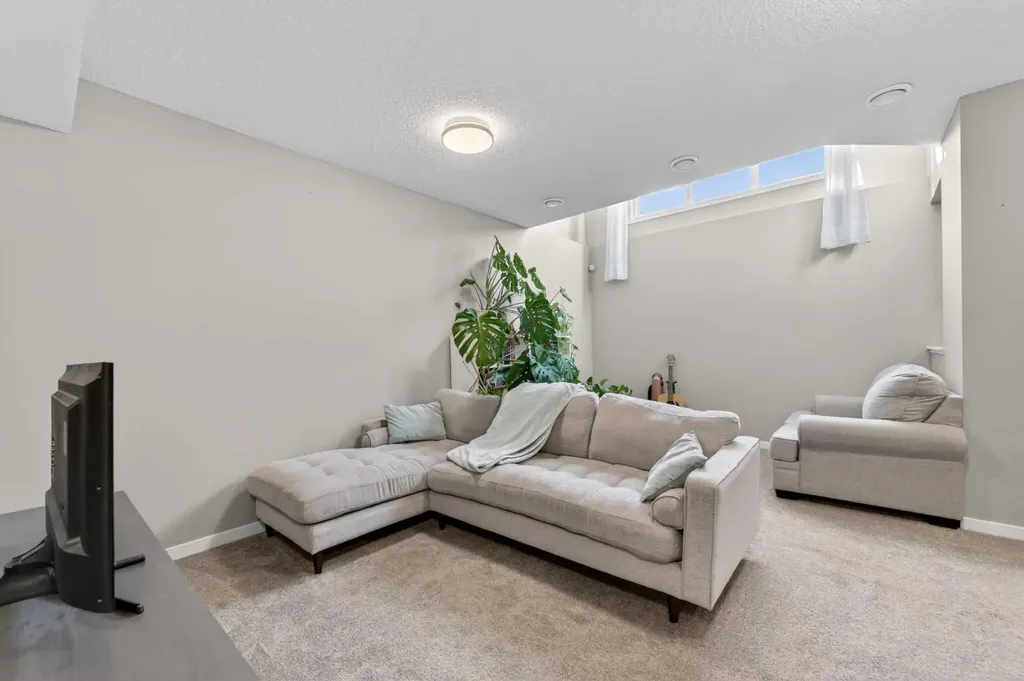 64 Masters Link SE Calgary AB T3M 2N2