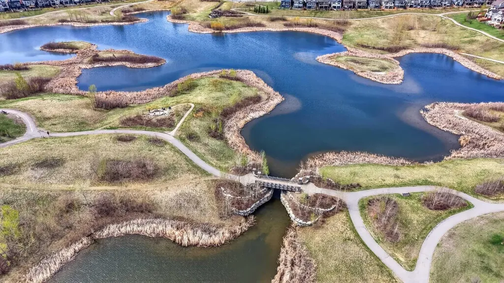 64 Masters Link SE Calgary AB T3M 2N2