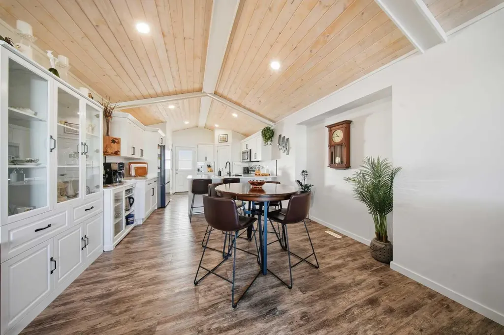 69 Mackenzie Avenue Lacombe AB T4L 0H9
