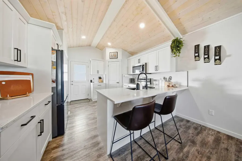 69 Mackenzie Avenue Lacombe AB T4L 0H9