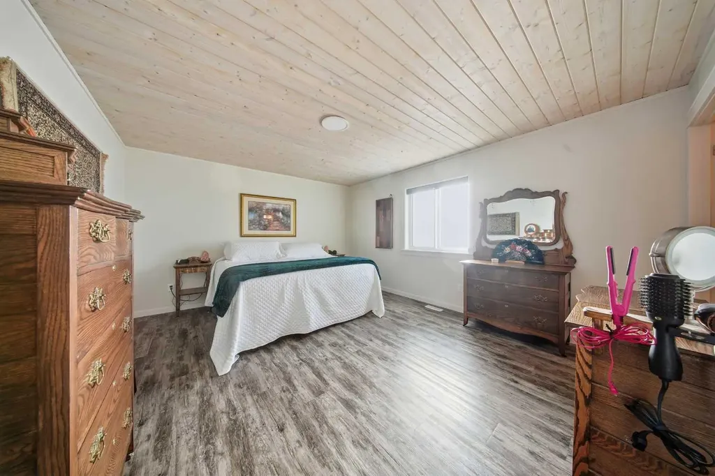 69 Mackenzie Avenue Lacombe AB T4L 0H9