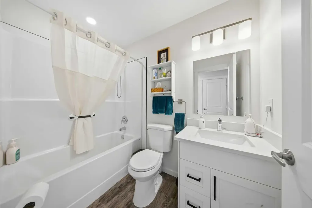 69 Mackenzie Avenue Lacombe AB T4L 0H9