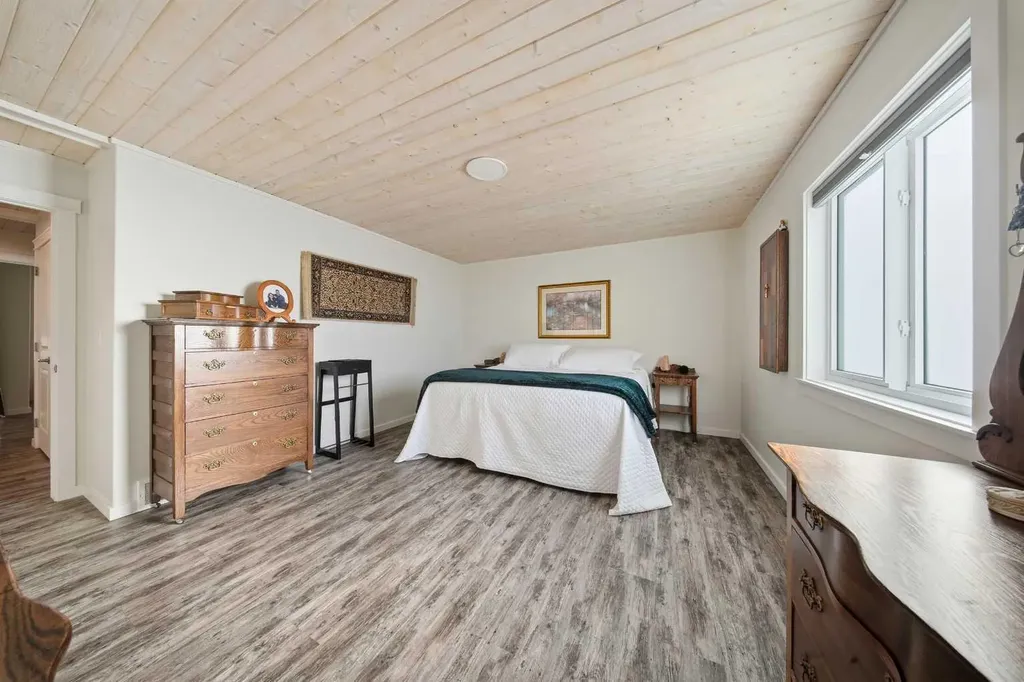 69 Mackenzie Avenue Lacombe AB T4L 0H9