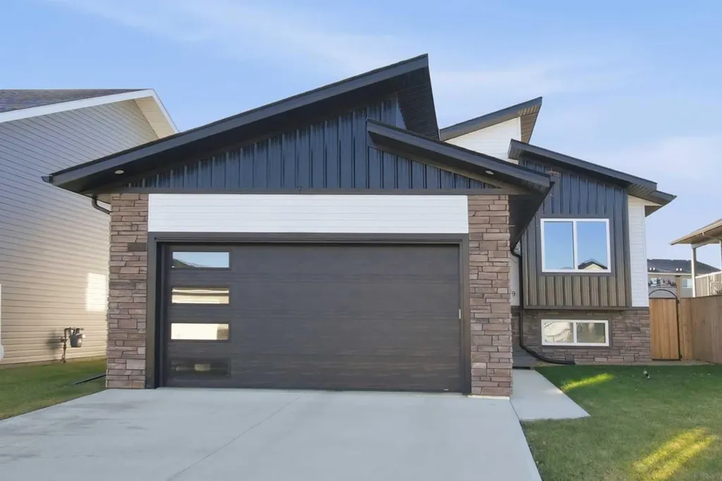 69 Mackenzie Avenue Lacombe AB T4L 0H9