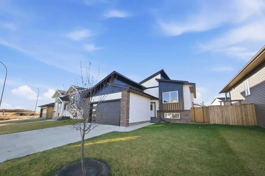 69 Mackenzie Avenue Lacombe AB T4L 0H9