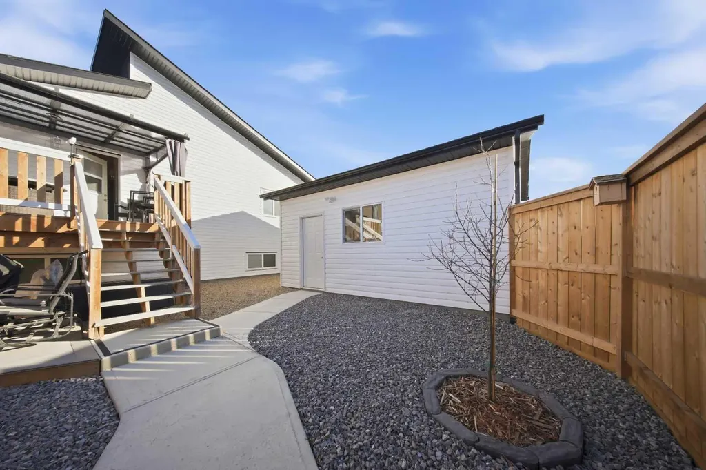 69 Mackenzie Avenue Lacombe AB T4L 0H9