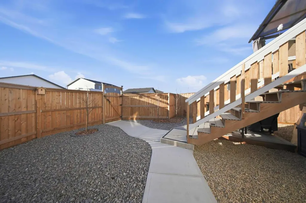 69 Mackenzie Avenue Lacombe AB T4L 0H9