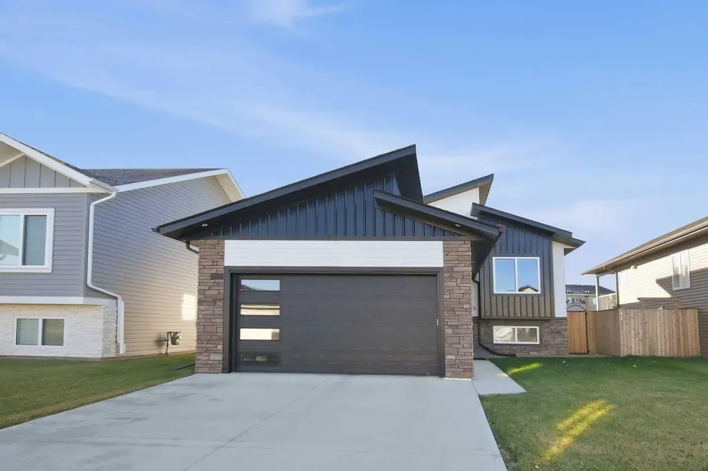 69 Mackenzie Avenue Lacombe AB T4L 0H9