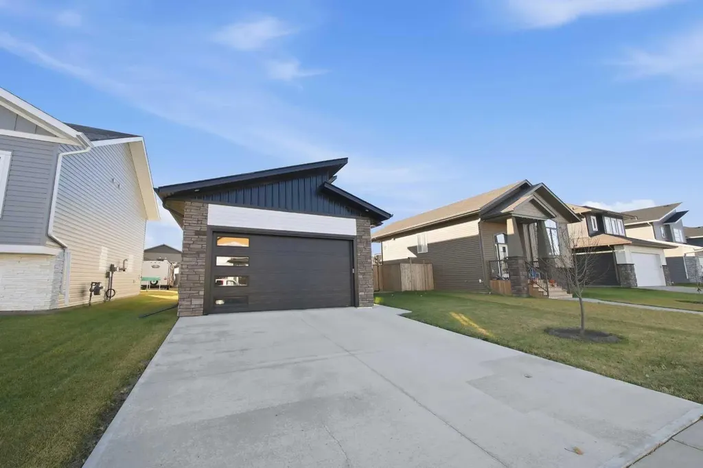 69 Mackenzie Avenue Lacombe AB T4L 0H9