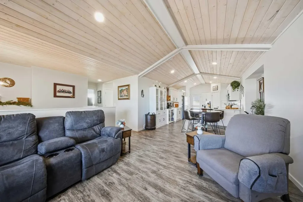 69 Mackenzie Avenue Lacombe AB T4L 0H9