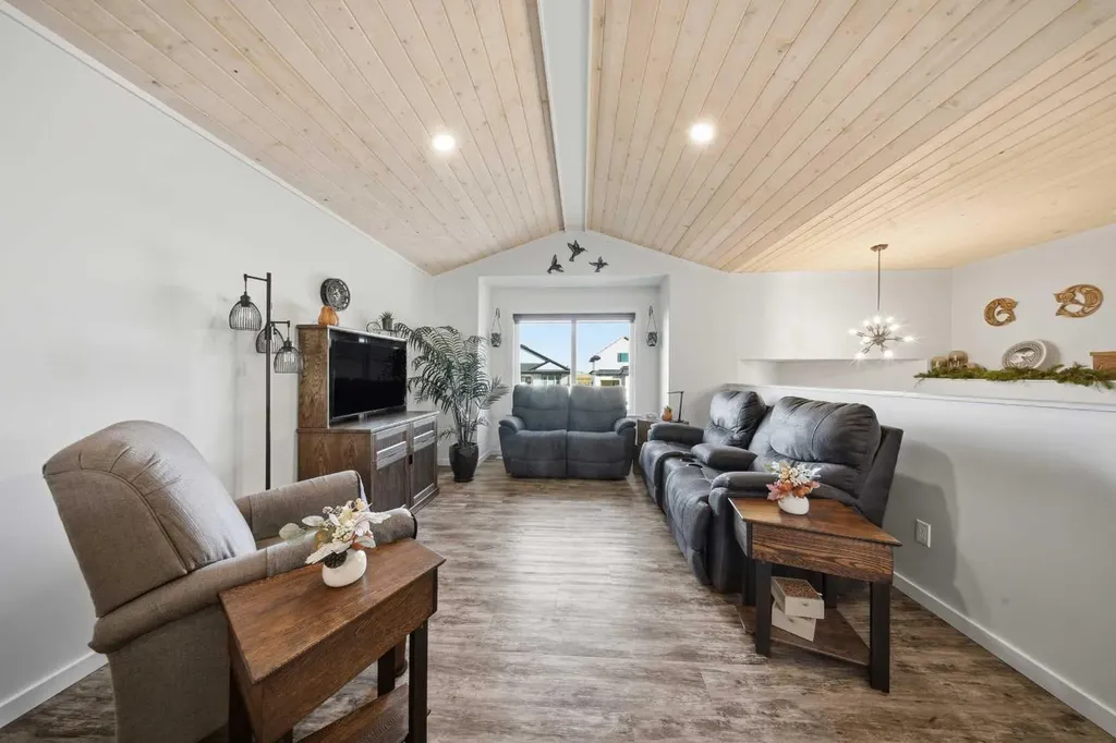 69 Mackenzie Avenue Lacombe AB T4L 0H9