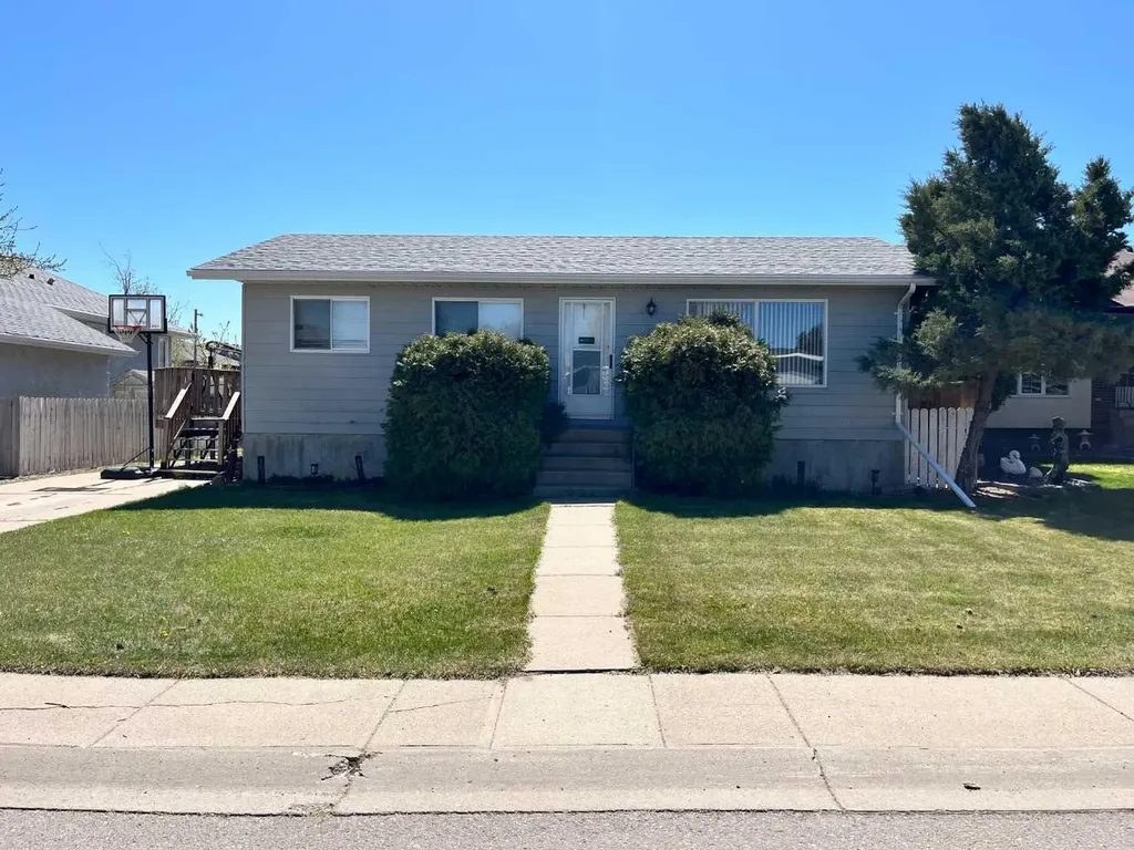 2119 17a Avenue Coaldale AB T1M 1K3