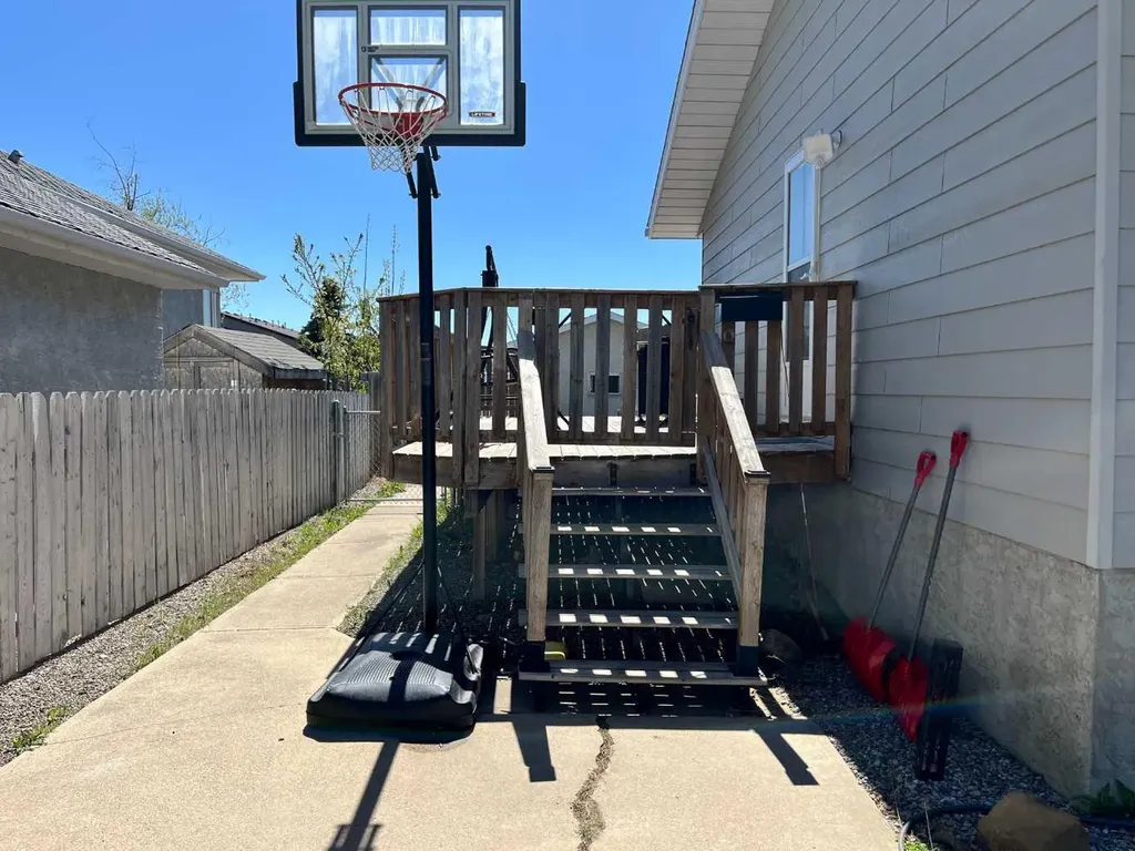 2119 17a Avenue Coaldale AB T1M 1K3