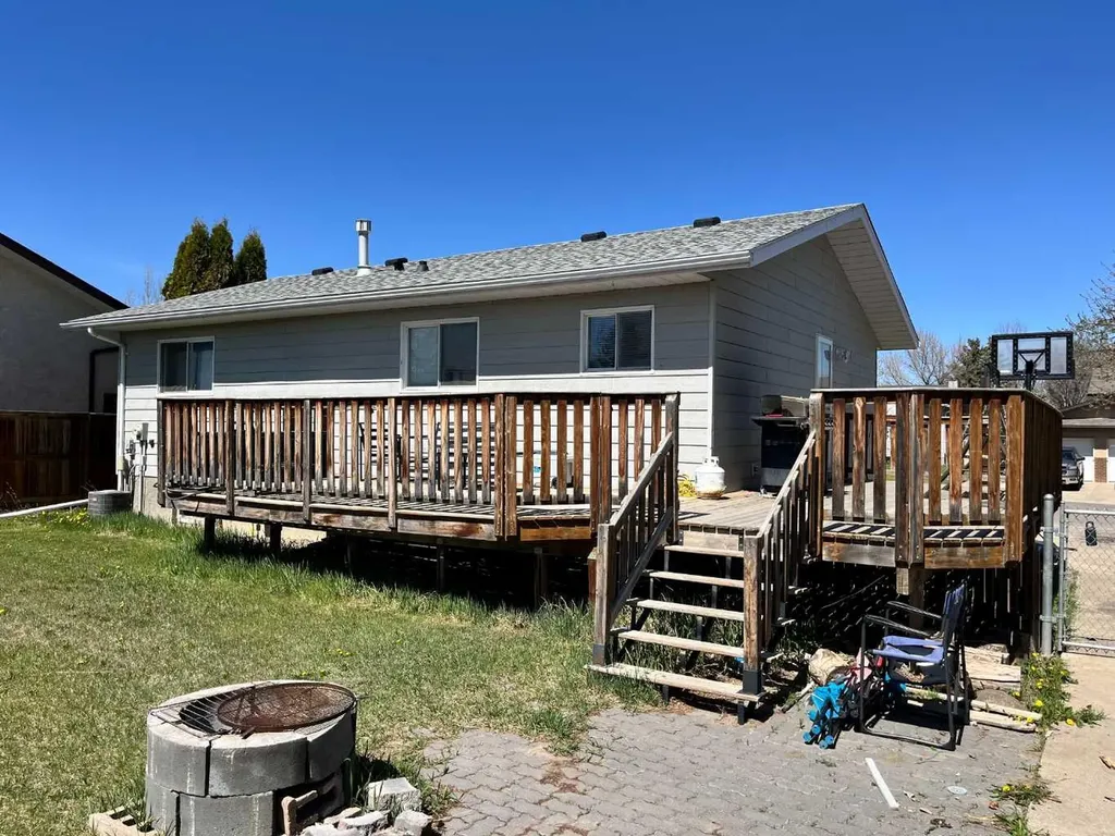 2119 17a Avenue Coaldale AB T1M 1K3