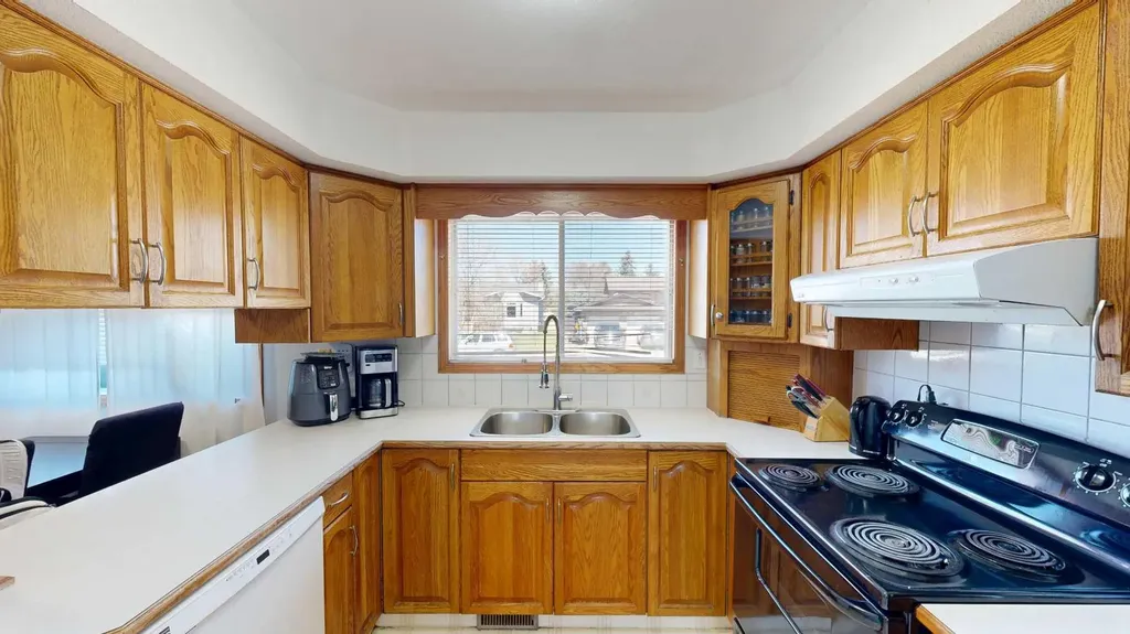 2119 17a Avenue Coaldale AB T1M 1K3