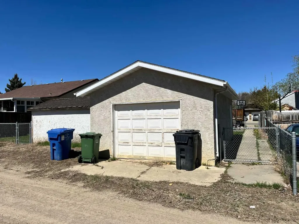2119 17a Avenue Coaldale AB T1M 1K3