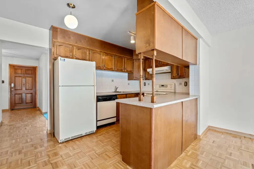 5220 Grove Hill Road SW Calgary AB T3E 4G6