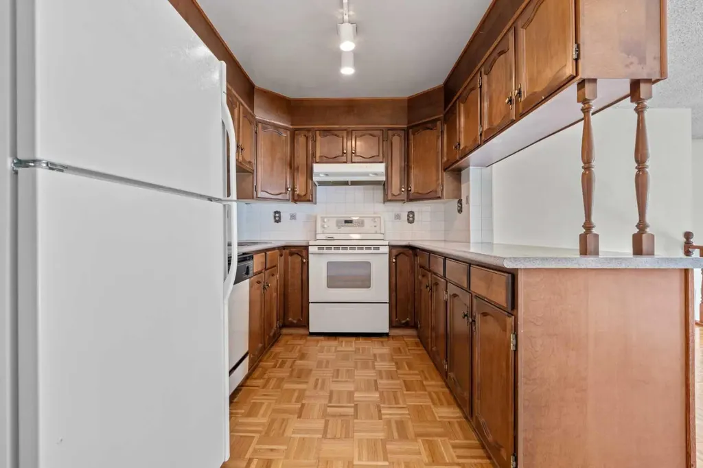 5220 Grove Hill Road SW Calgary AB T3E 4G6