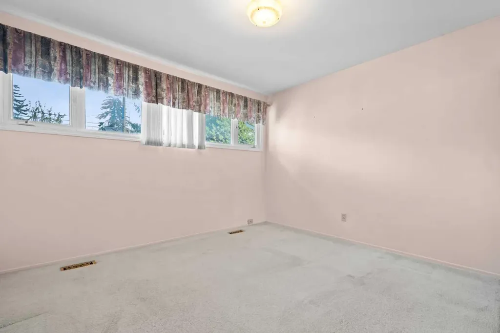 5220 Grove Hill Road SW Calgary AB T3E 4G6