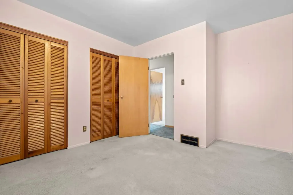 5220 Grove Hill Road SW Calgary AB T3E 4G6