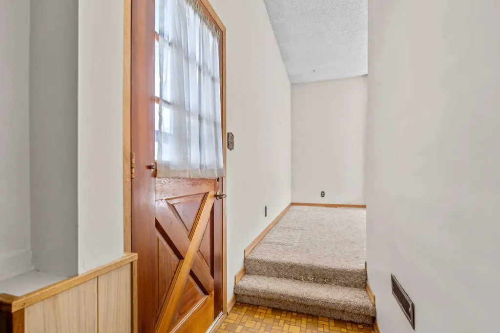 5220 Grove Hill Road SW Calgary AB T3E 4G6