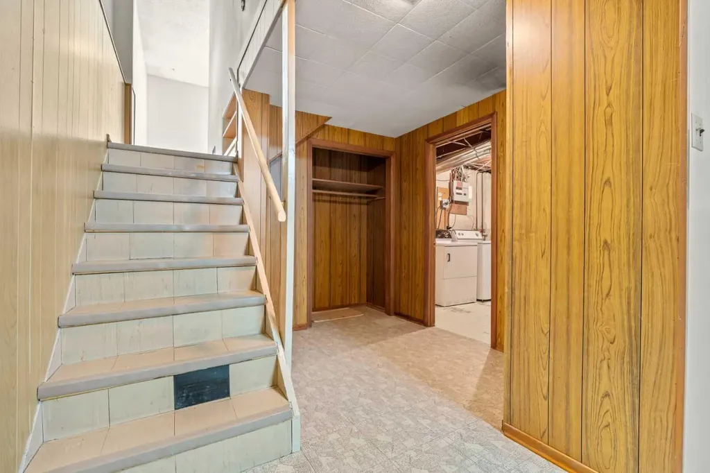 5220 Grove Hill Road SW Calgary AB T3E 4G6