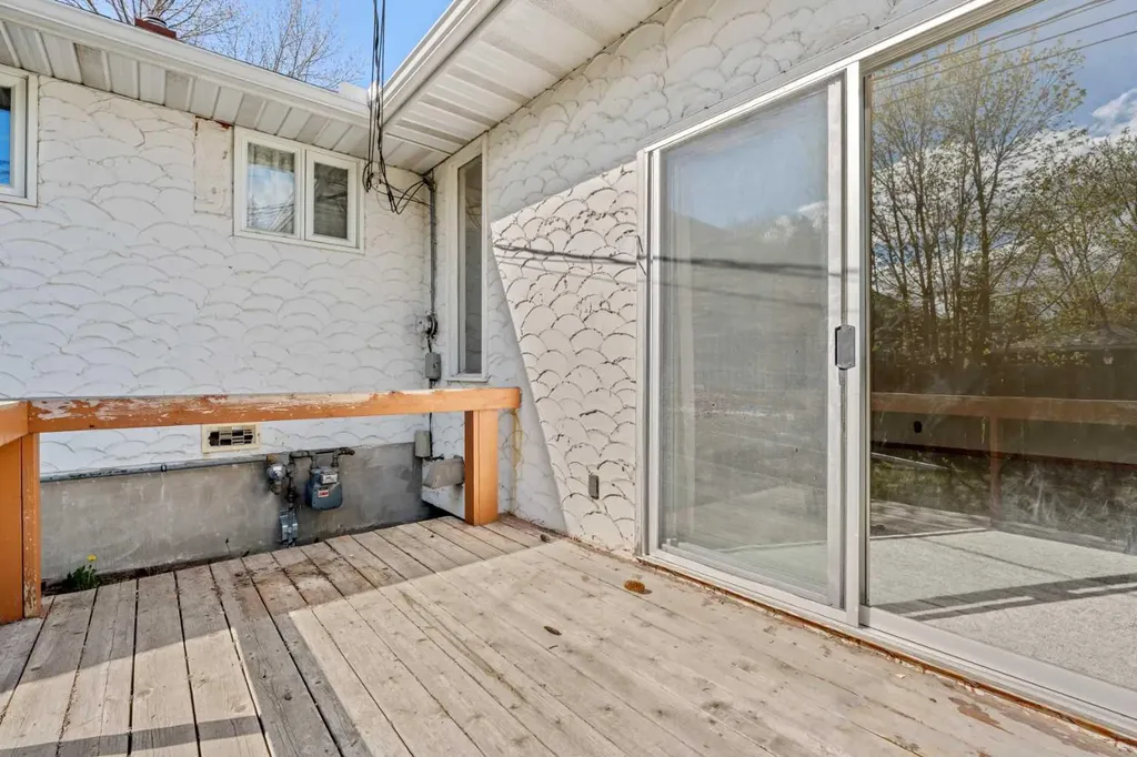 5220 Grove Hill Road SW Calgary AB T3E 4G6