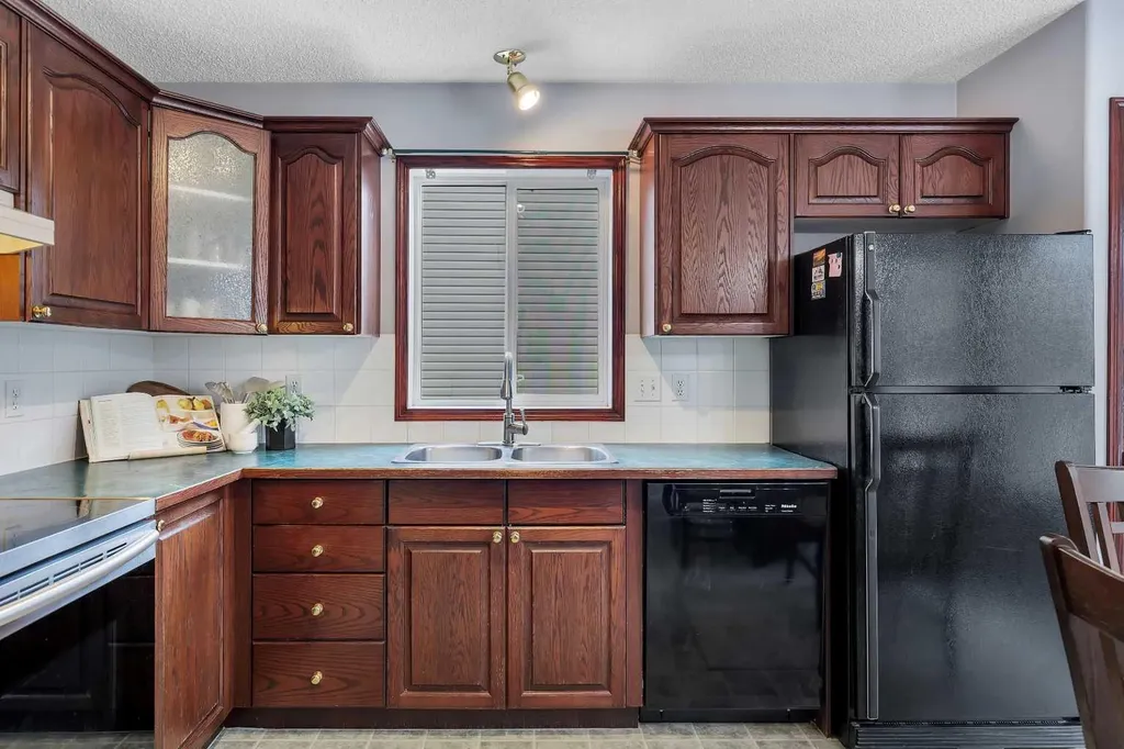 47 Carmel Close NE Calgary AB T1Y 6Z3
