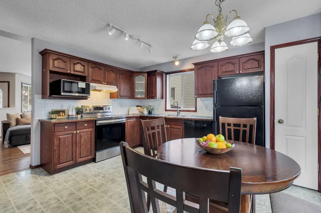 47 Carmel Close NE Calgary AB T1Y 6Z3